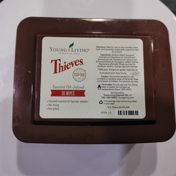 NWT Young Living Thieves Essential Oil Antibacterial Wipes